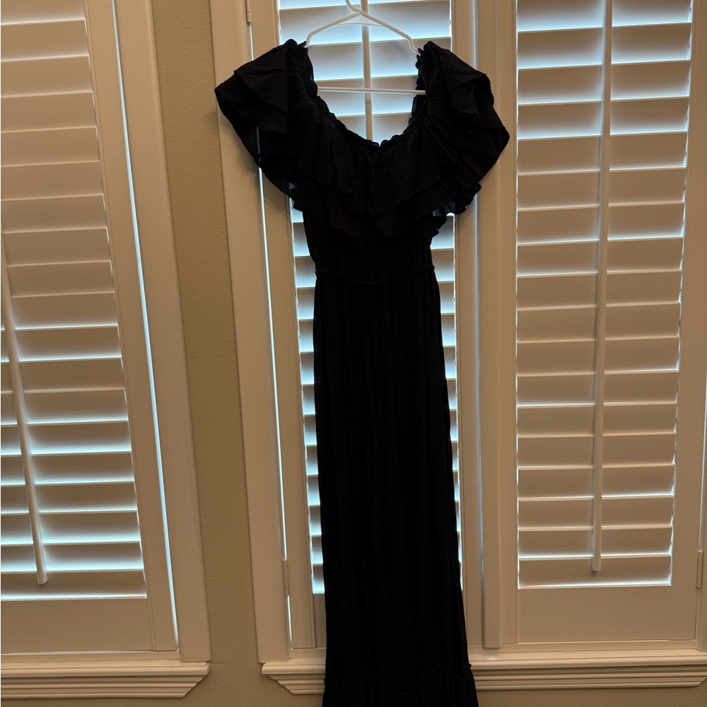 Chic Black Ruffle Maxi Dress